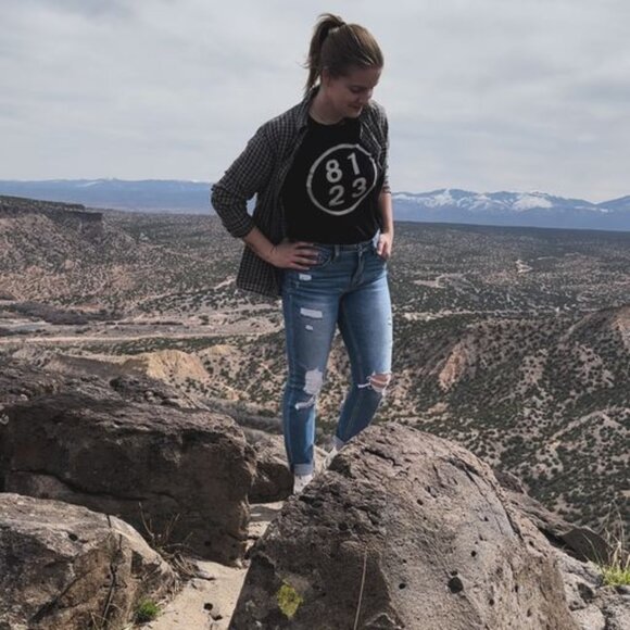 Meet Your Posher - Picture 2 of 5